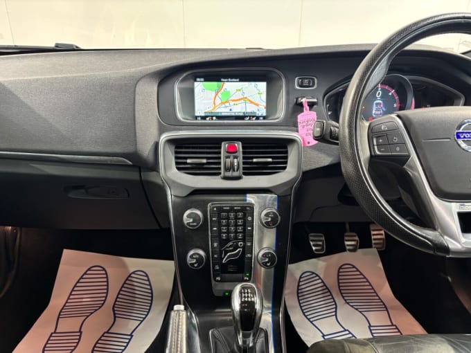 2025 Volvo V40