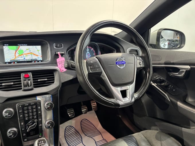 2025 Volvo V40