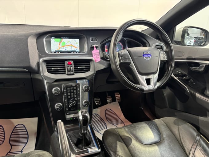 2025 Volvo V40