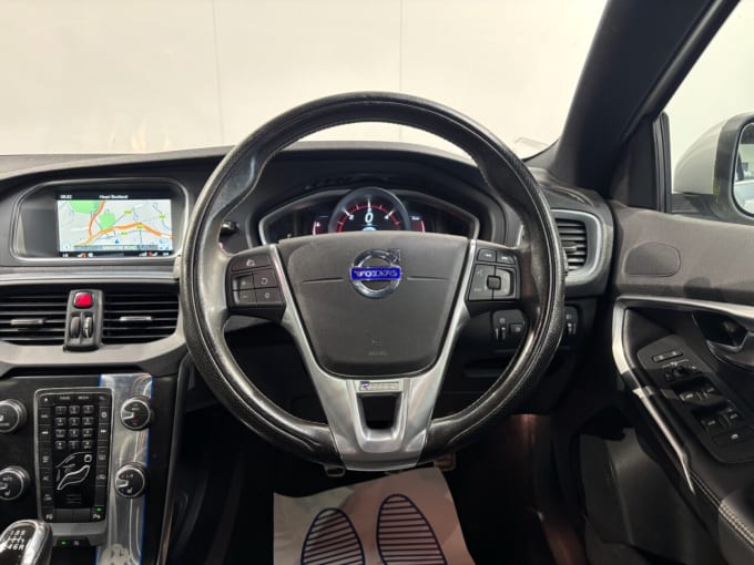 2025 Volvo V40