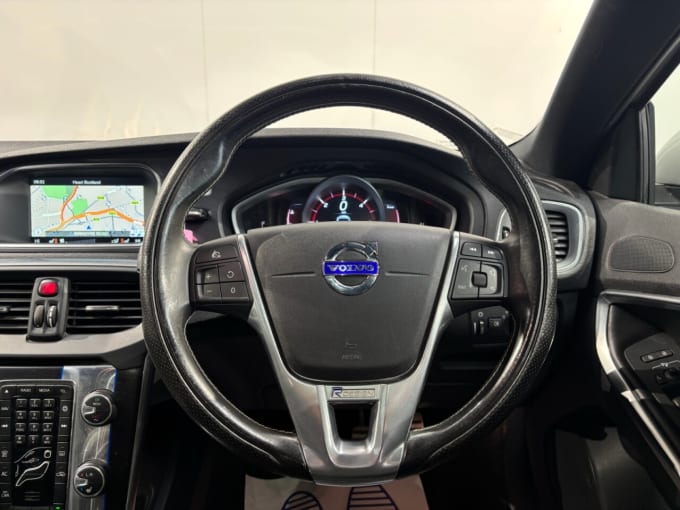 2025 Volvo V40