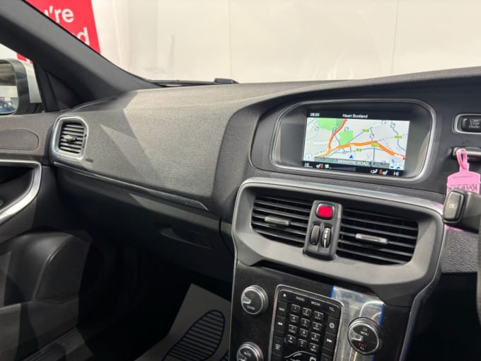2025 Volvo V40