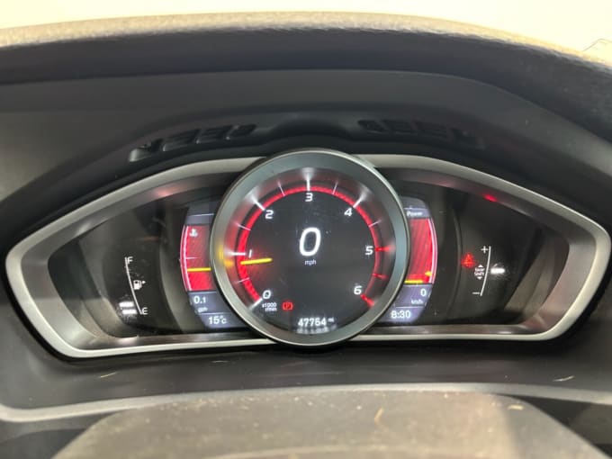 2025 Volvo V40