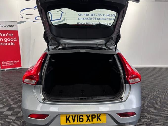 2025 Volvo V40