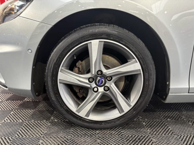 2025 Volvo V40