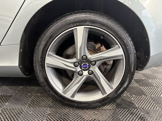2025 Volvo V40