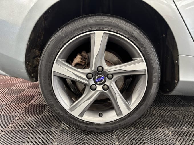 2025 Volvo V40