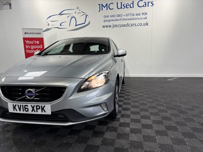 2025 Volvo V40