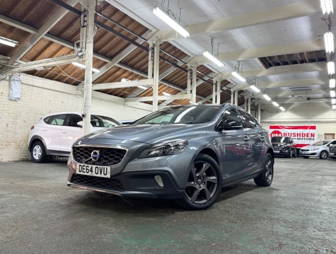 2025 Volvo V40 Cross Country
