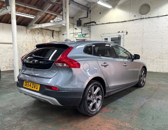 2025 Volvo V40 Cross Country