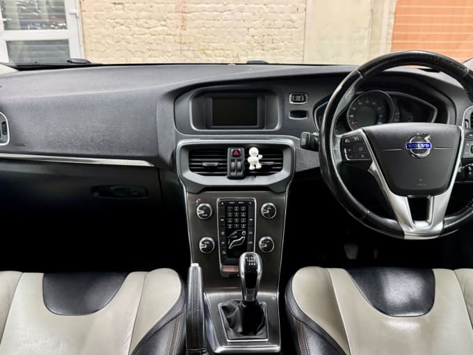 2025 Volvo V40 Cross Country