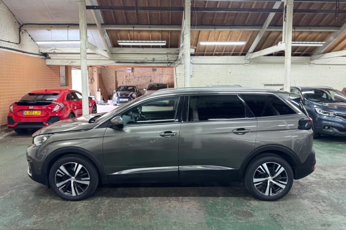 2025 Peugeot 5008