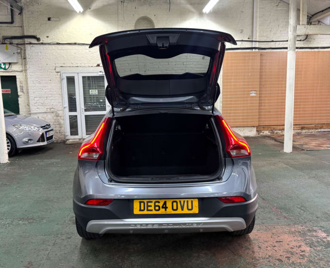 2025 Volvo V40 Cross Country