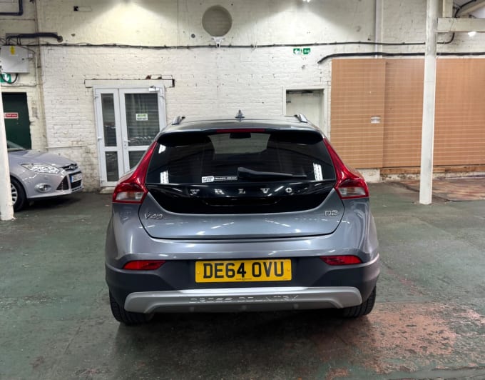 2025 Volvo V40 Cross Country