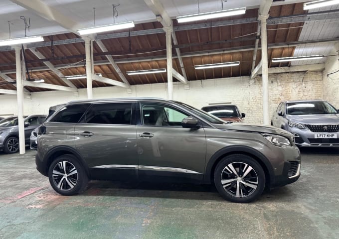 2025 Peugeot 5008