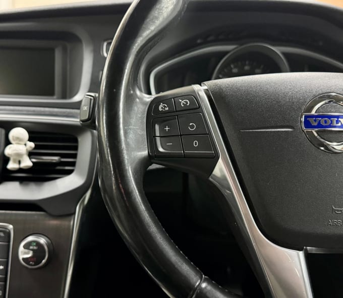 2025 Volvo V40 Cross Country