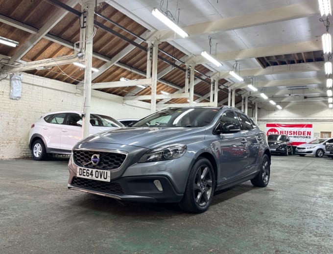 2025 Volvo V40 Cross Country