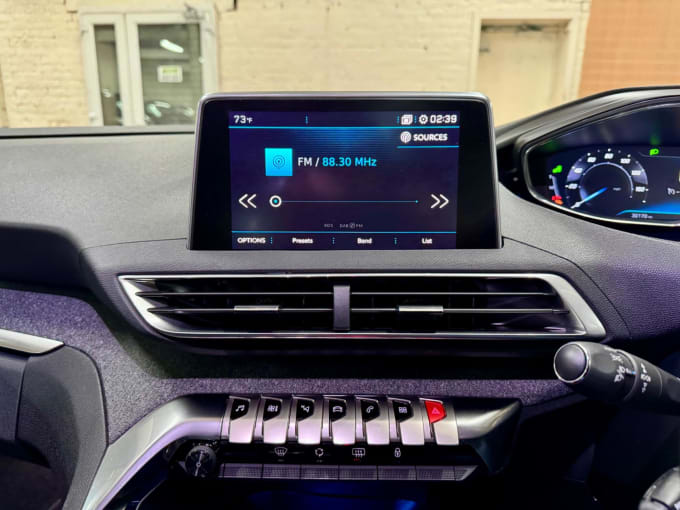 2025 Peugeot 5008