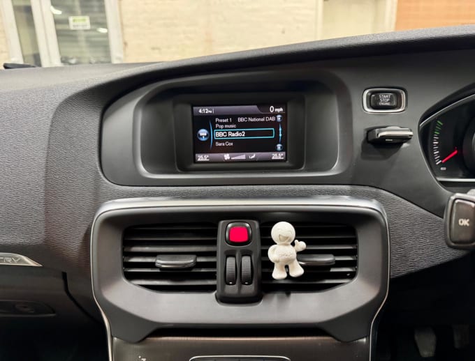 2025 Volvo V40 Cross Country