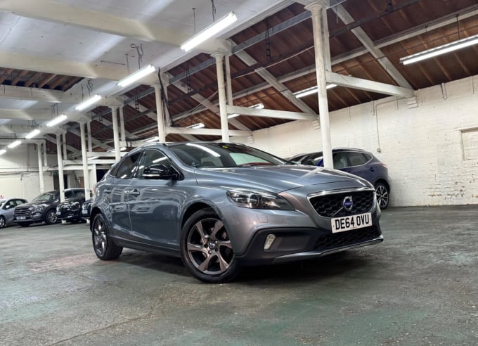 2025 Volvo V40 Cross Country