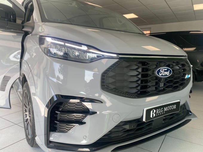 2025 Ford Transit Custom