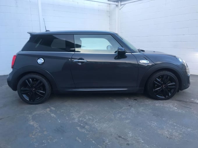 2019 Mini Hatch