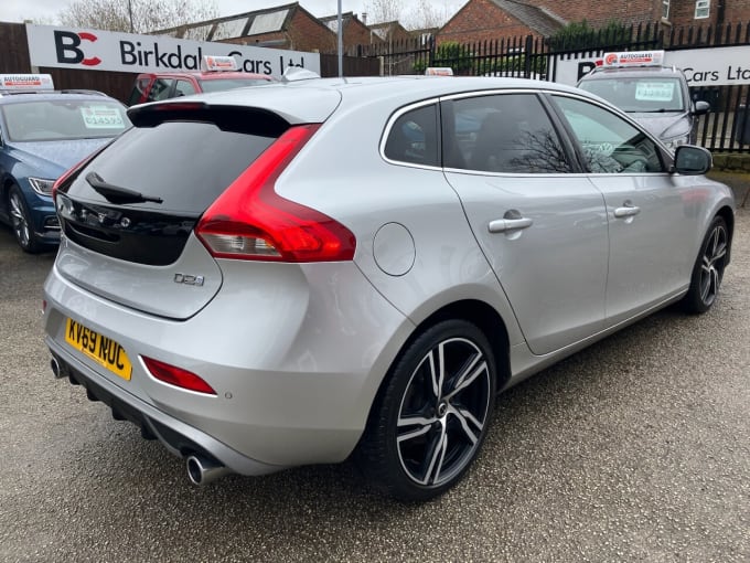 2024 Volvo V40