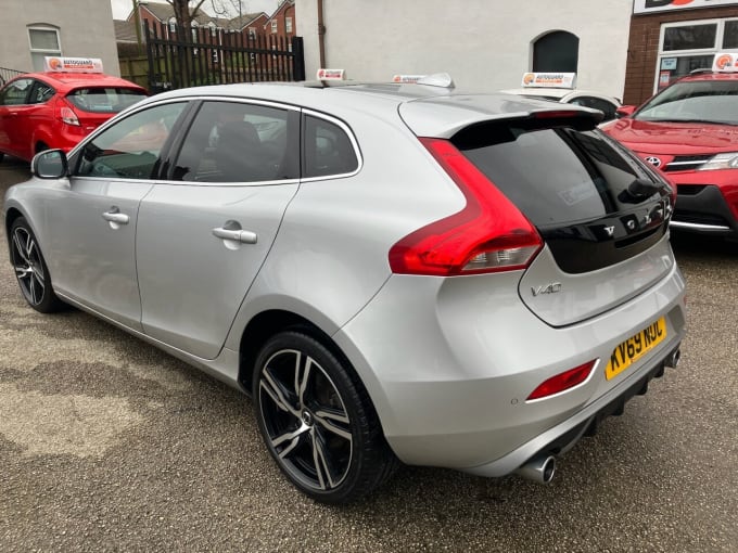 2024 Volvo V40