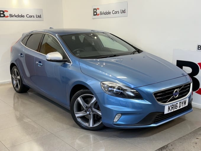 2025 Volvo V40