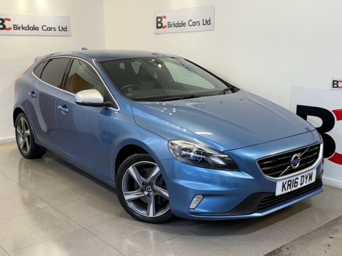 2025 Volvo V40