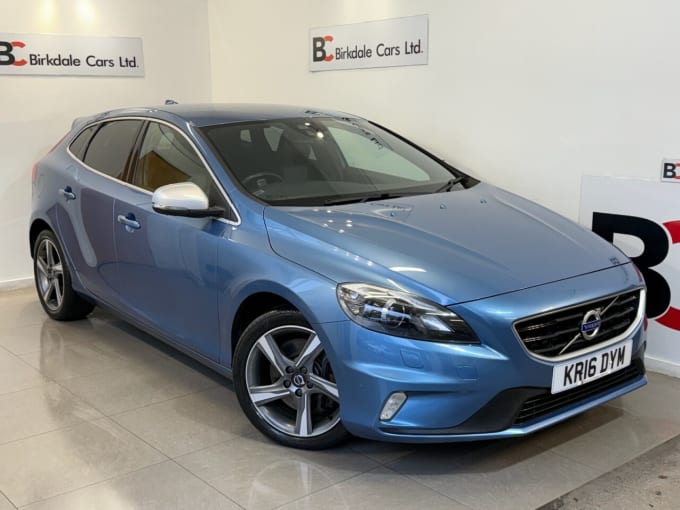 2025 Volvo V40