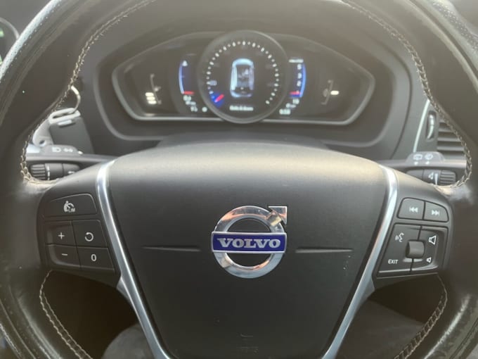 2025 Volvo V40