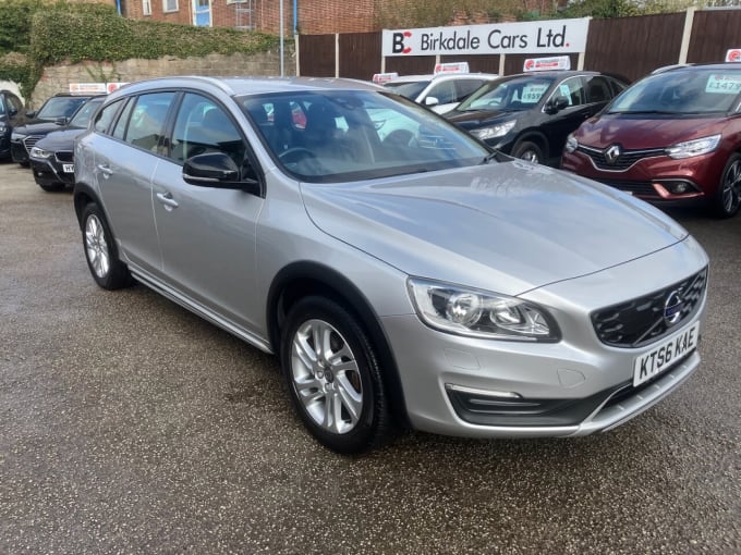 2025 Volvo V60 Cross Country