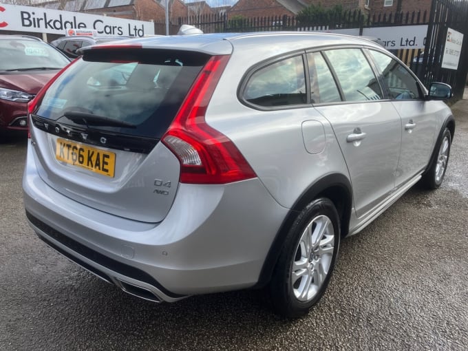 2025 Volvo V60 Cross Country
