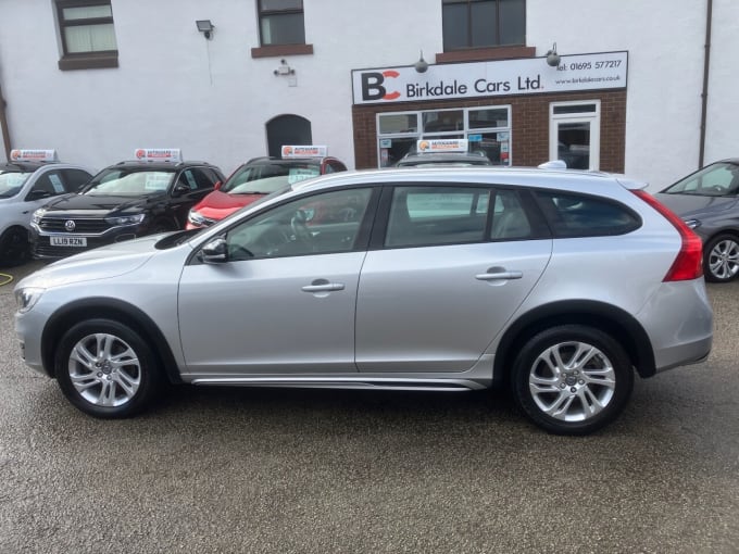 2025 Volvo V60 Cross Country