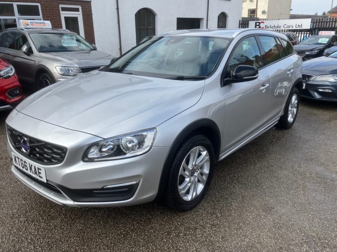2025 Volvo V60 Cross Country