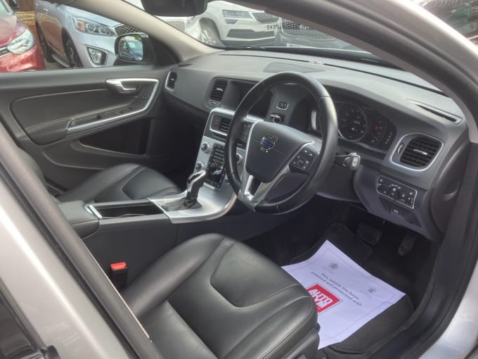 2025 Volvo V60 Cross Country
