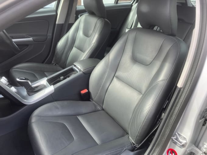 2025 Volvo V60 Cross Country