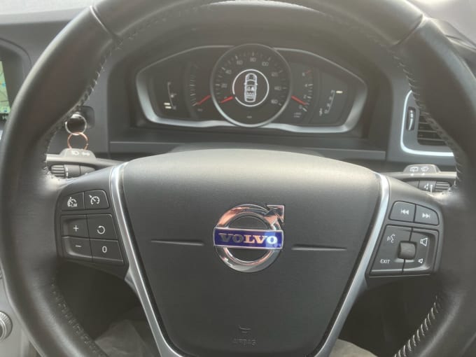 2025 Volvo V60 Cross Country