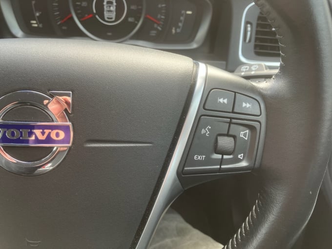 2025 Volvo V60 Cross Country