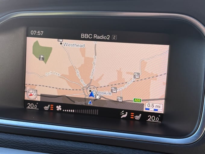 2025 Volvo V40