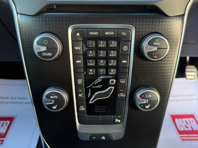 2025 Volvo V40