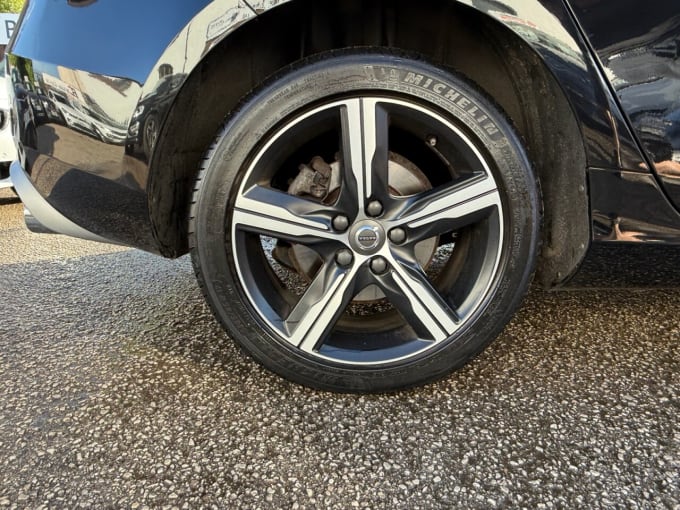 2025 Volvo V40