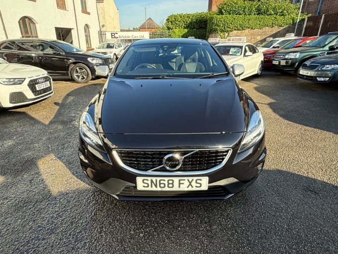 2025 Volvo V40