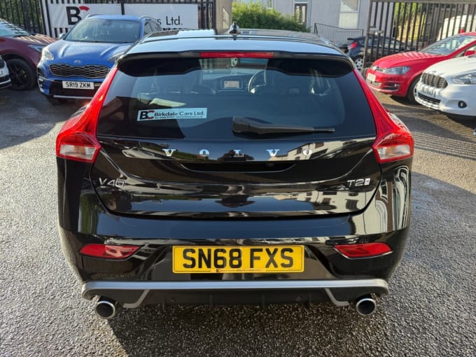 2025 Volvo V40
