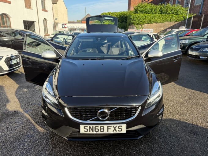 2025 Volvo V40