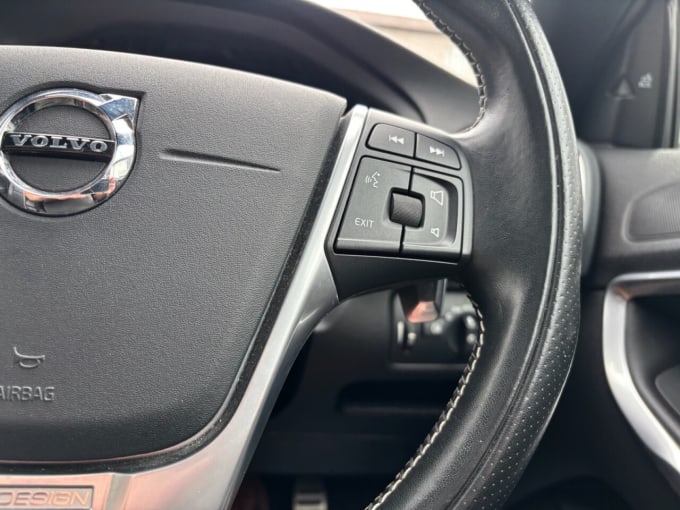 2025 Volvo V40