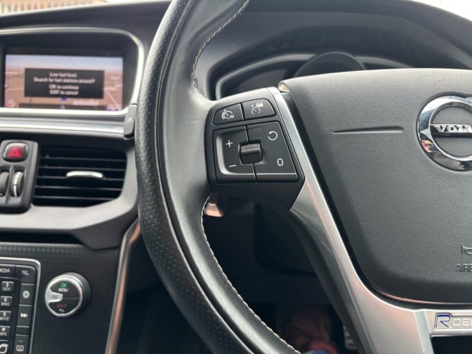 2025 Volvo V40