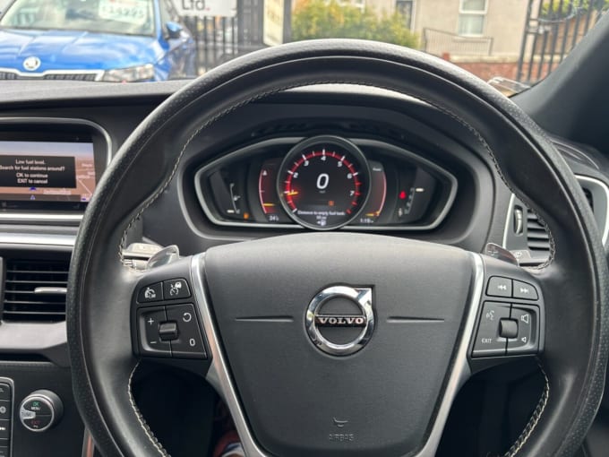 2025 Volvo V40