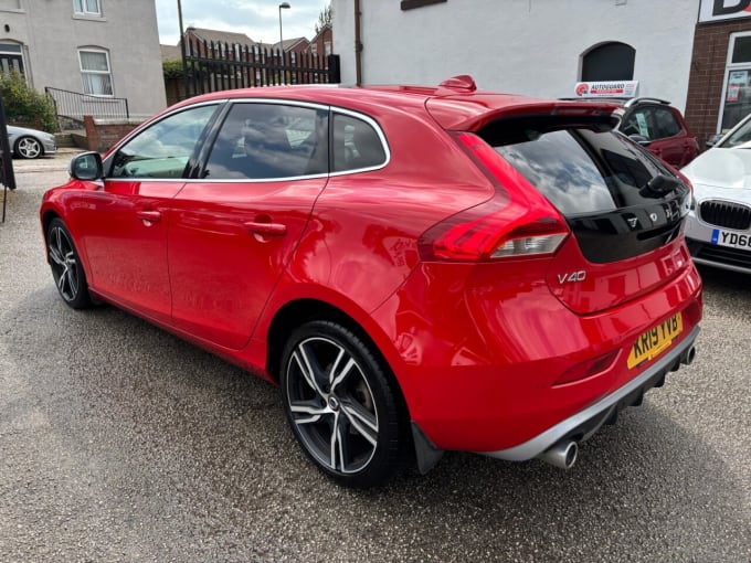 2025 Volvo V40